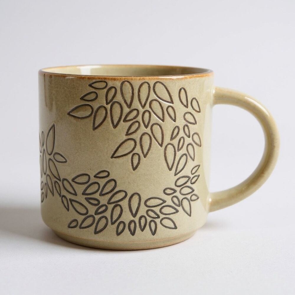 Starbucks 2013‎ 14 Oz Mug STONEWARE Coffee Cup Tan With Brown Engraved Leaves